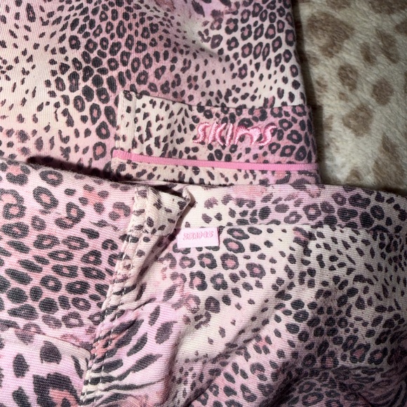 SOLD!!! SKIMS Long Sleep - 2026 VDAY SET!! - Picture 4 of 7